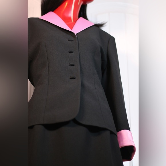 BLACK + PINK VINTAGE SKIRT SUIT - Picture 6 of 16